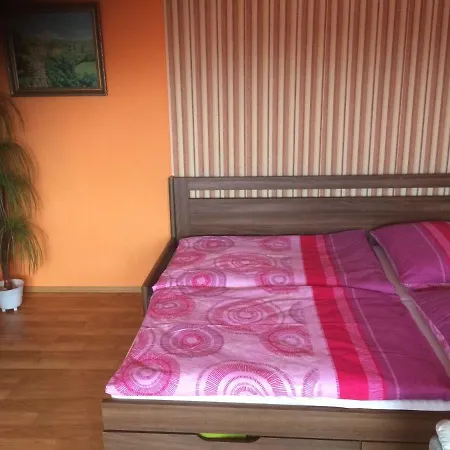 Julie 2 Apartment